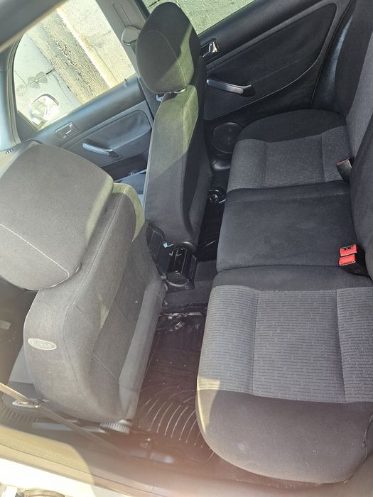 VW Golf 4 1.6 benzină Acte la zi ! Fiscal pe loc !

1300 EURO ! ! !