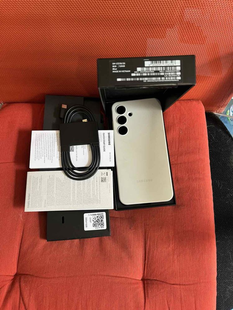 Продавам Samsung S24FE 128GB