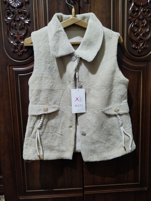 Безрукавка женские