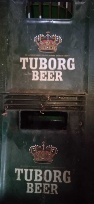 Vand 2 lăzi de tuborg