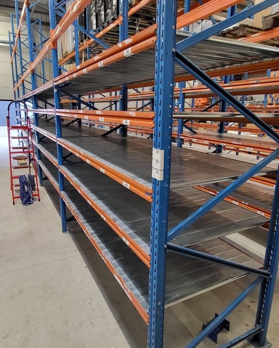 Rafturi metalice cu polite