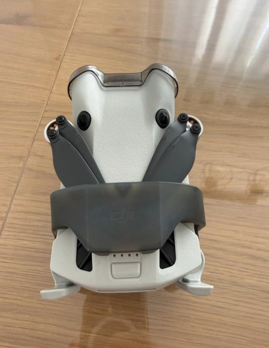 Dronă DJI Mini 4 Pro  Fly More Bundle Garantie