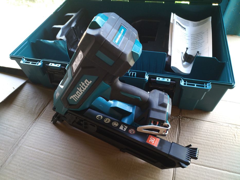 Makita DBN900ZK 18v LXT