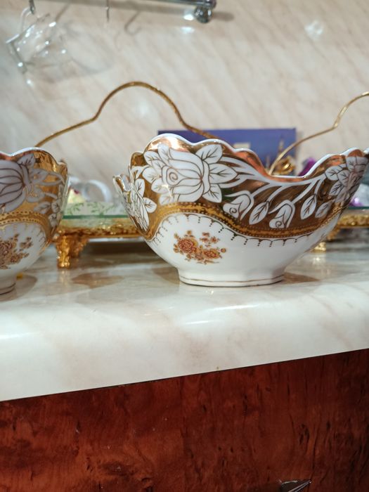 Посуды белые с золотом. ок чинни идиш. oq chinni idish