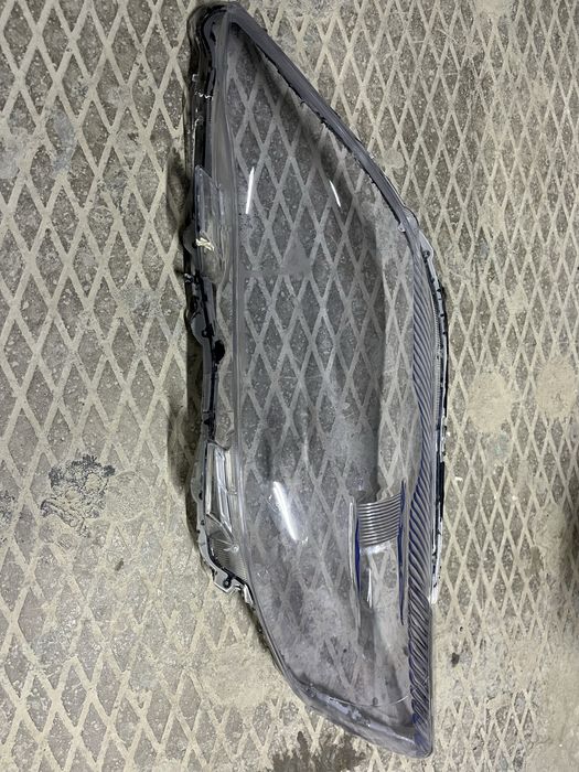 Прдоется стекло фары камри