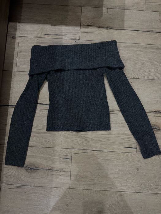 Пуловер с голи рамене H&M