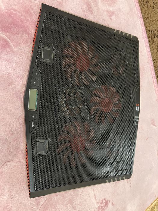 Продам Охлаждающую  подставку для ноутбука