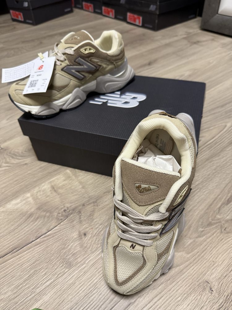 Adidasi New Balance 9060