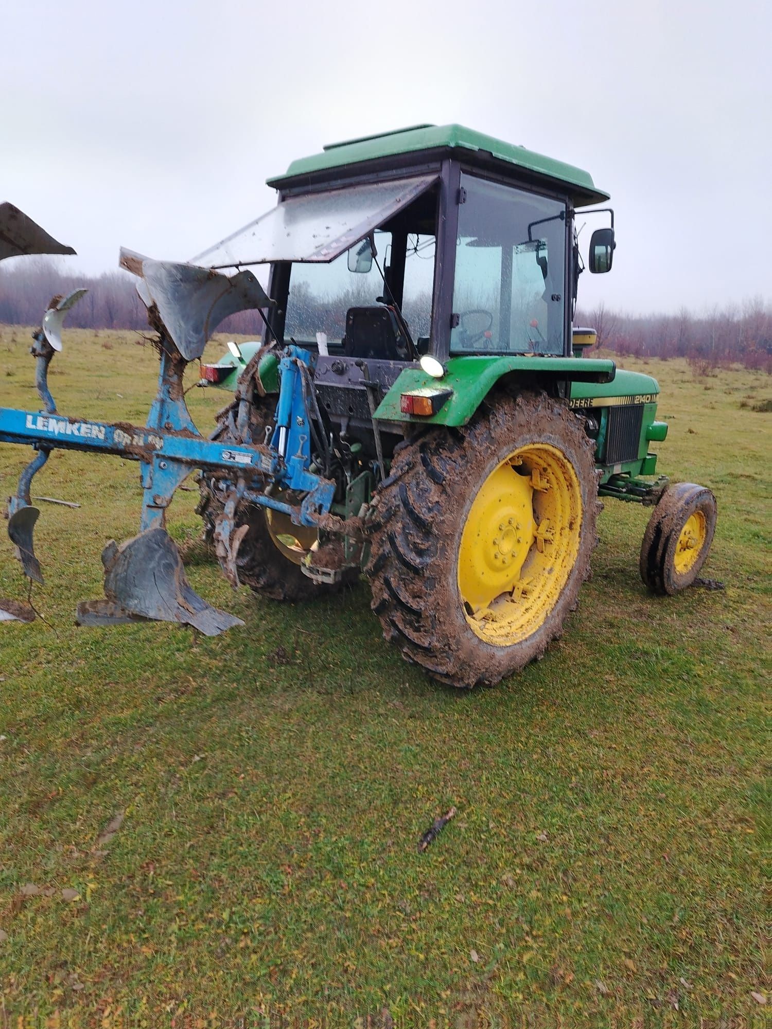 Vând John deere 2140 cu plug