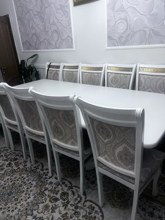 Стол со стульями