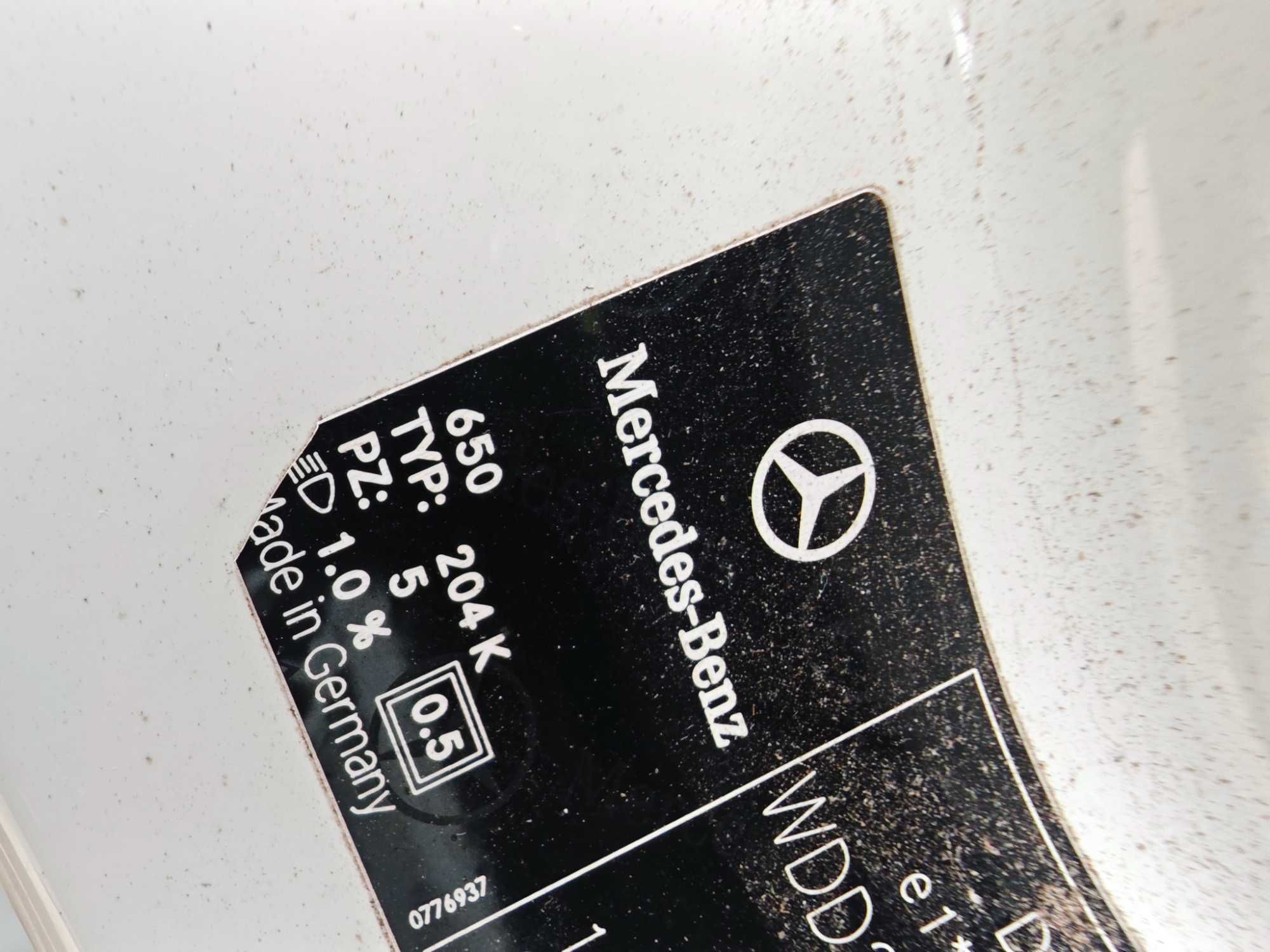 Бял преден капак Mercedes C class W204 преди фейс цвят 650
