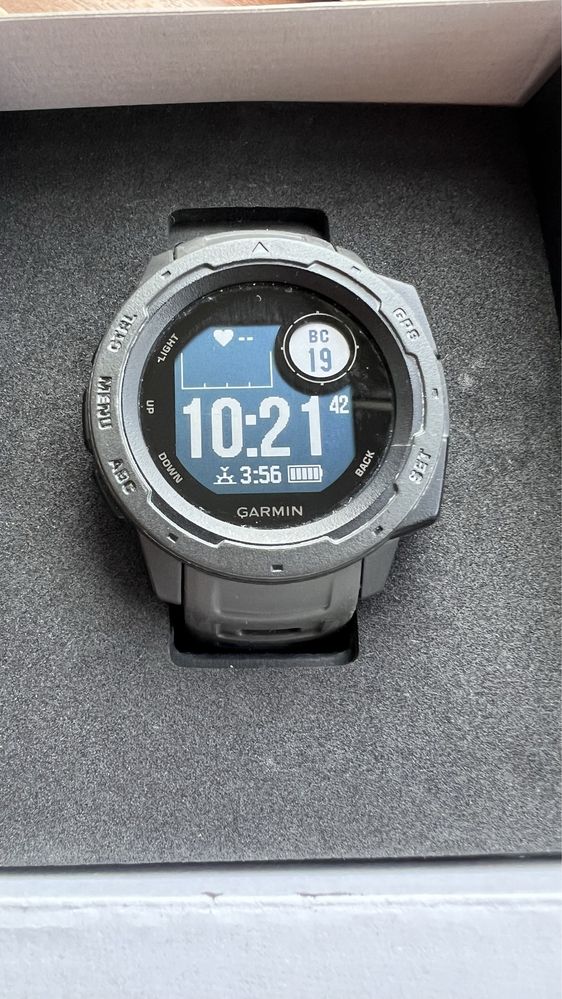 Часы Garmin Instinct