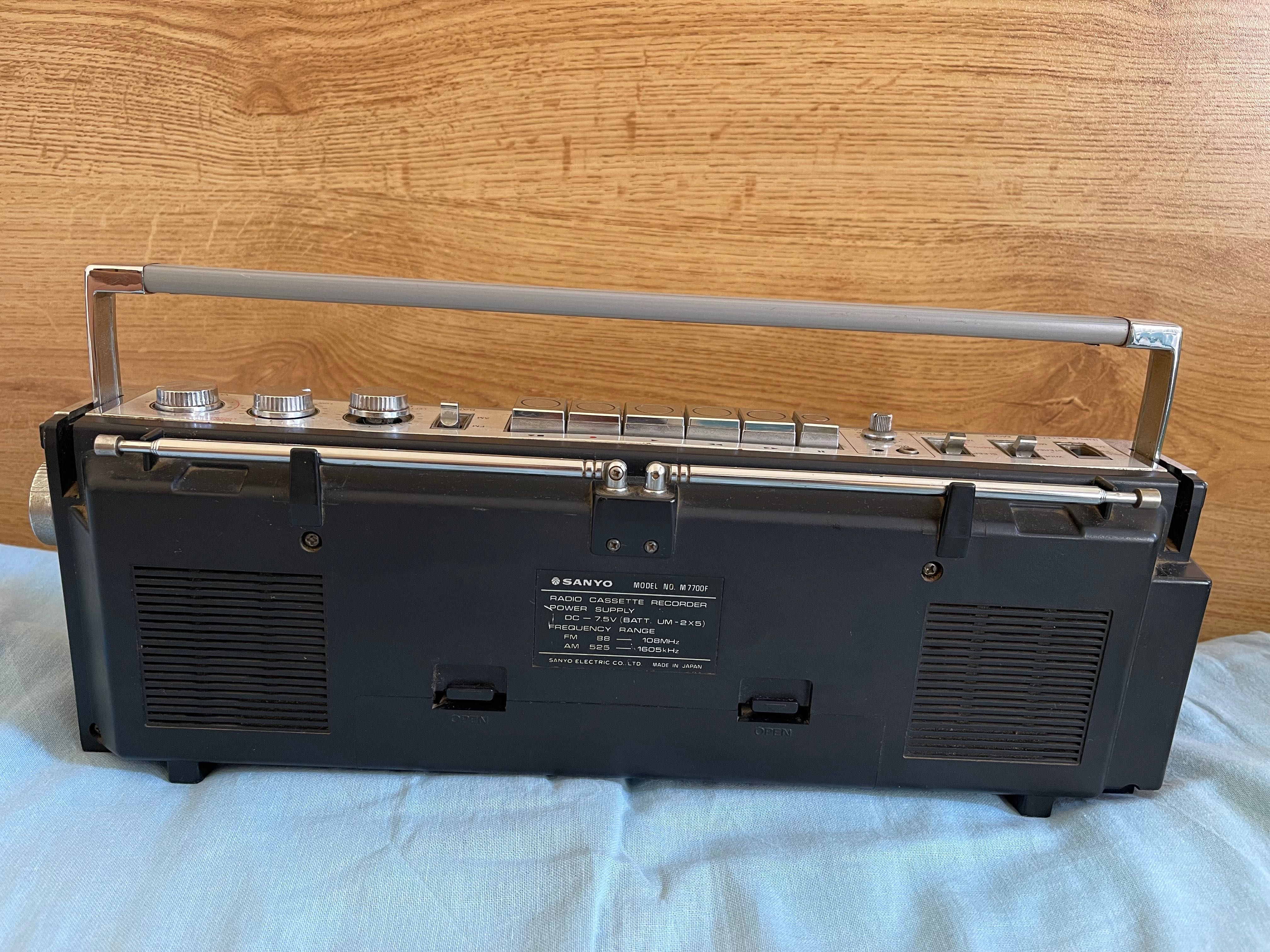 Sanyo M7700F Japan mini boombox