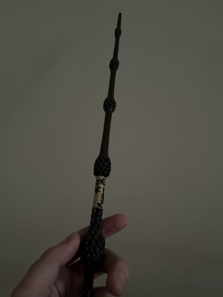 волшебная палочка Дамблдора из Гарри Поттера.