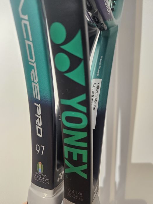 Yonex VCore Pro 97 Stare excelenta Maner 2