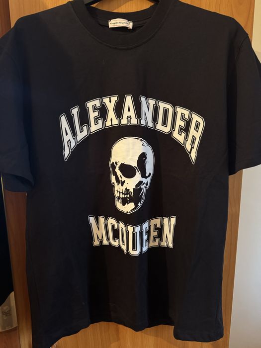 Tricouri diferite marimi