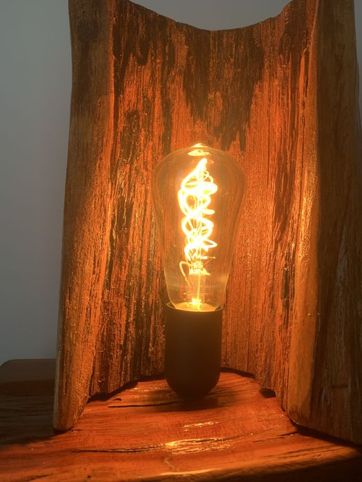 Lampa devorativa handemade din trunchi de lemn in stil rustic