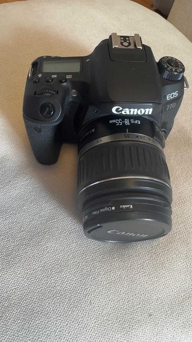DSRL Canon EOS 77D 3 obiective si accesorii Pachet complet