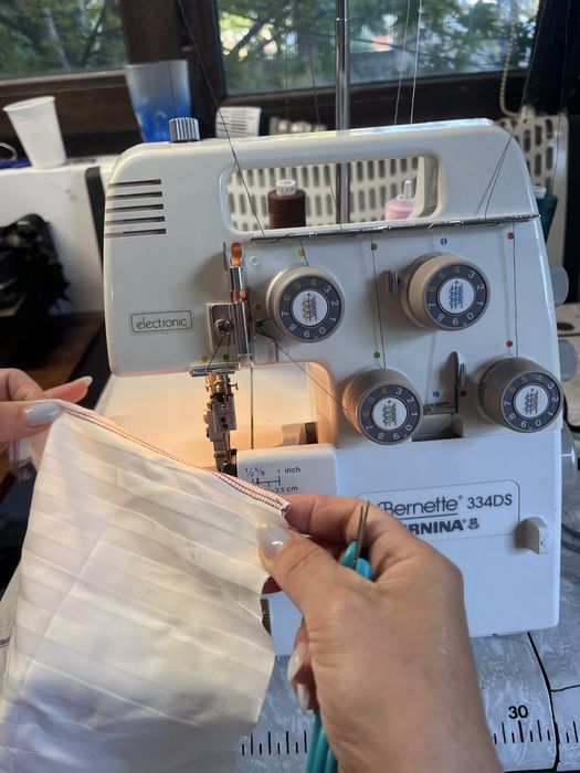 Masina de surfilat-overlock  Bernette 334DS by Bernina