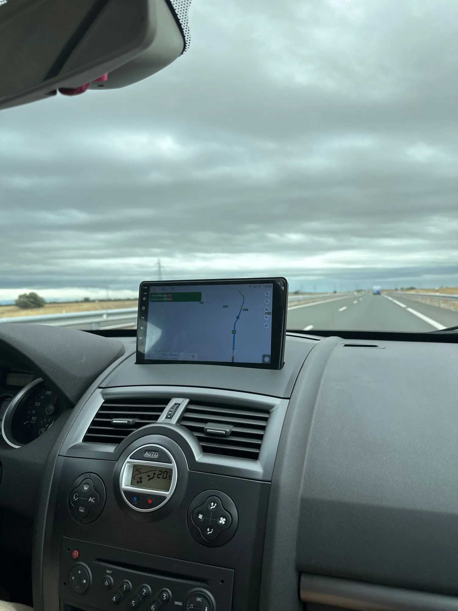 Navigatie GPS Android Renault Megane 2 - Android 13, CarPlay, DSP