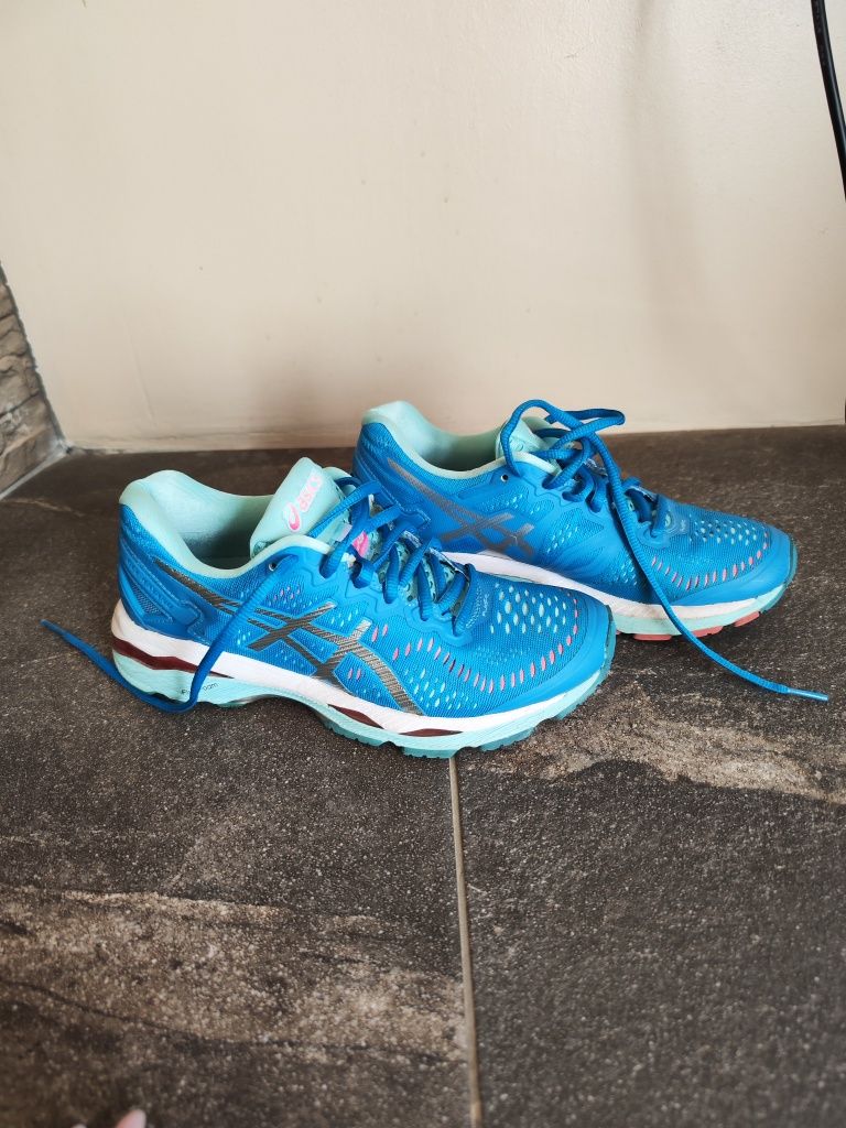 Маратонкии Asics