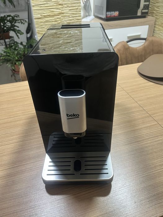 Vand espressor automat cu boabe slim negru argintiu