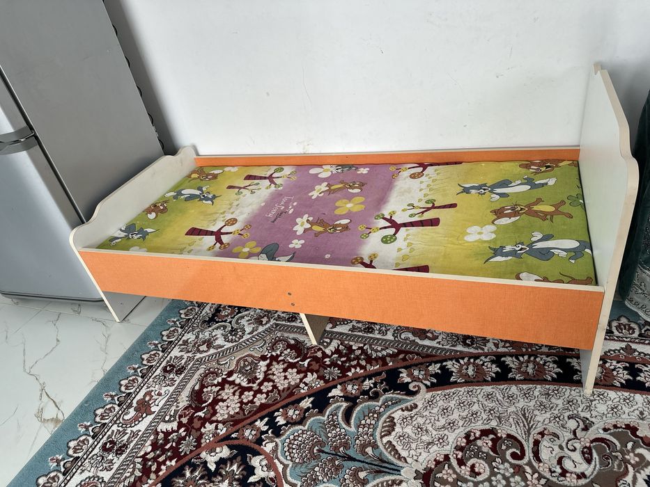 Детский кроват шкаф тумбочка 20 000.  спальный 2 тумбочкасымен 60 000