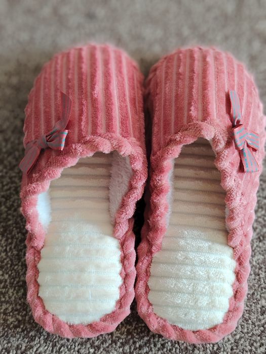 Uyda kiyish uchun ayollar poyabzali