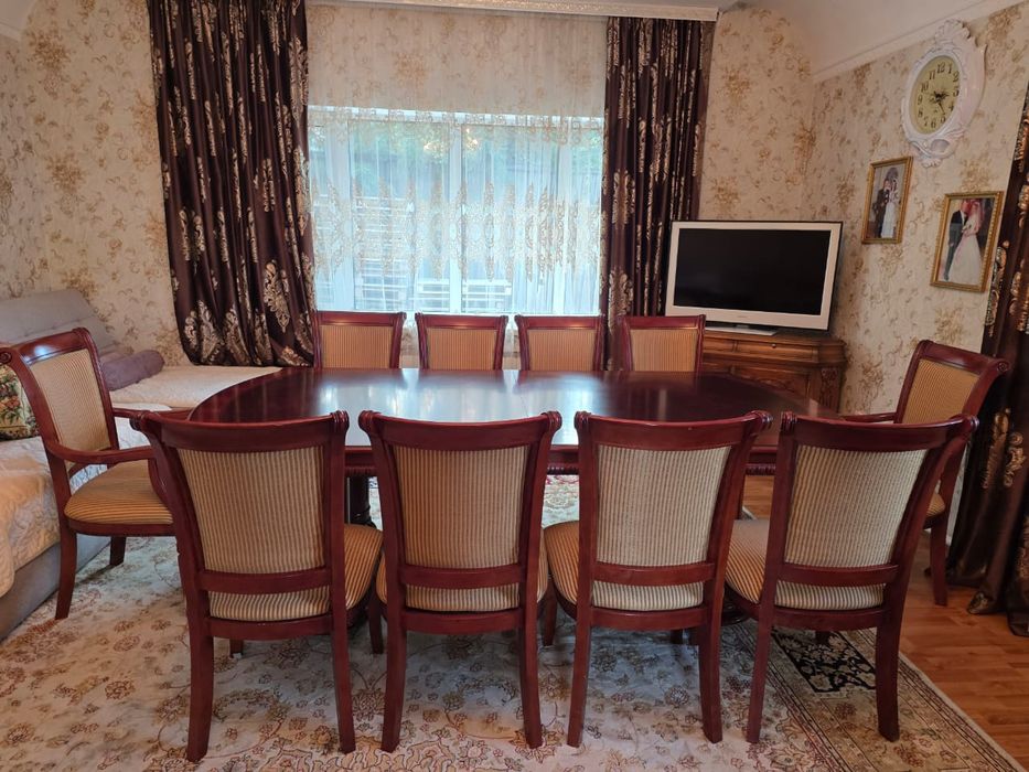 Стол со стульями