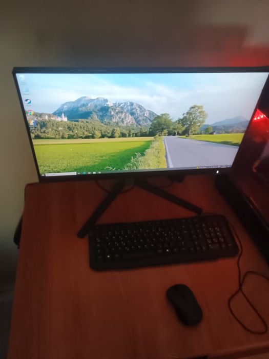 vând PC gaming monitor ca nou mai are 4 ani și jumatate de garantie