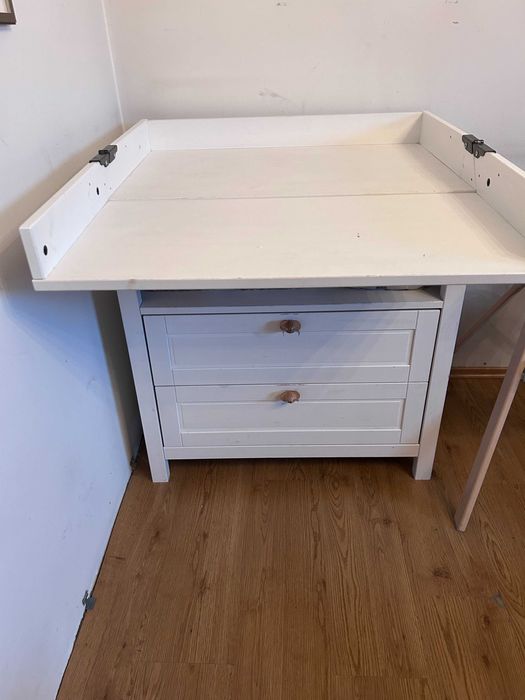 IKEA Sundvik маса за повиване/скрин