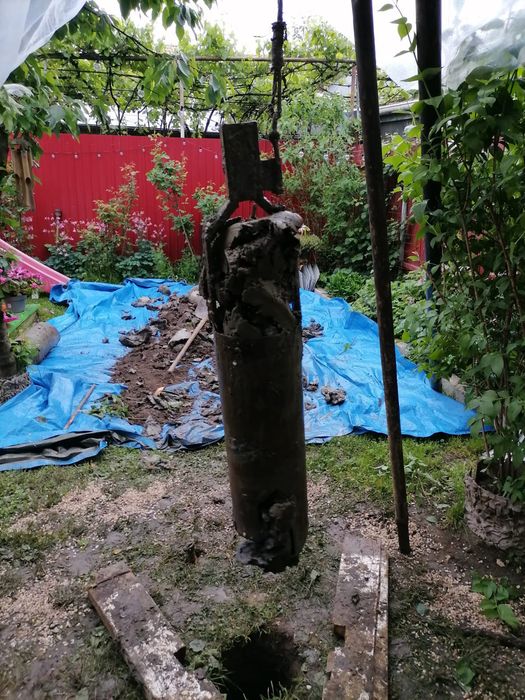 Executam foraje puțuri ,denisipări ,piloni etc