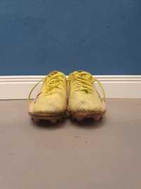 Футболни обувки.
