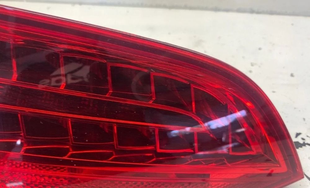 Ляв вътрешен LED