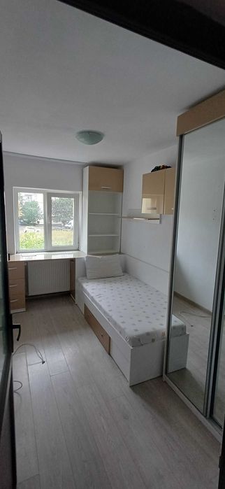 De inchiriat apartament 3 camere