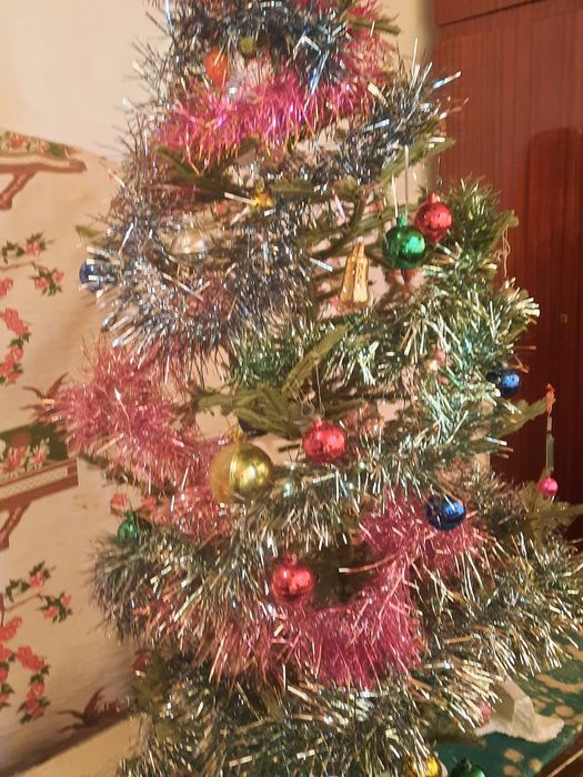 Ёлка новогодняя наряжённая