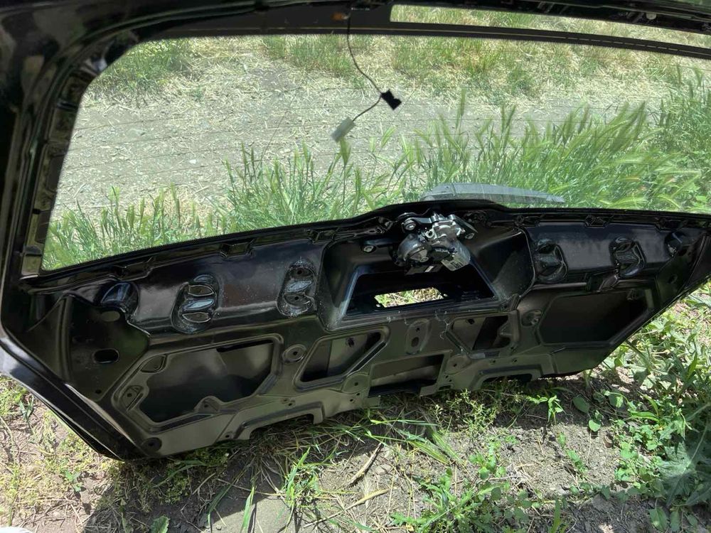 Преден десен калник за BMW e90