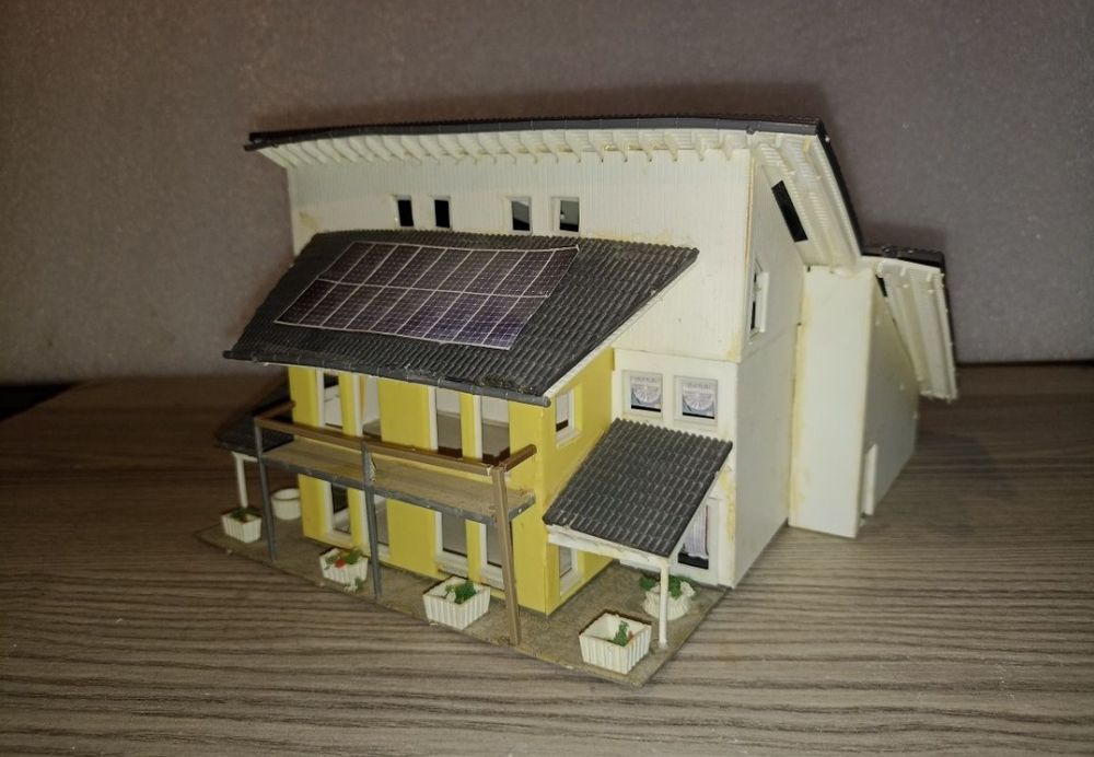 Diorama Faller 130302, casa cu panouri solare scara H0

Dimensions
200