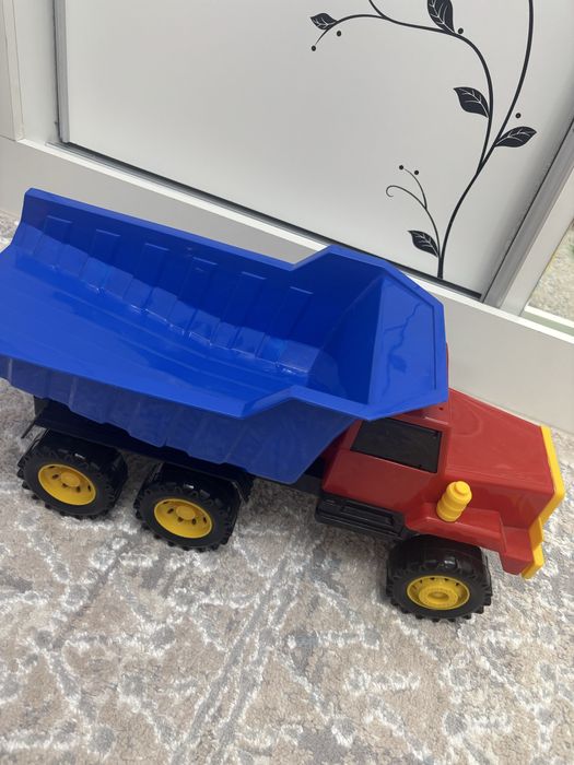 Продам игрушку грузовик