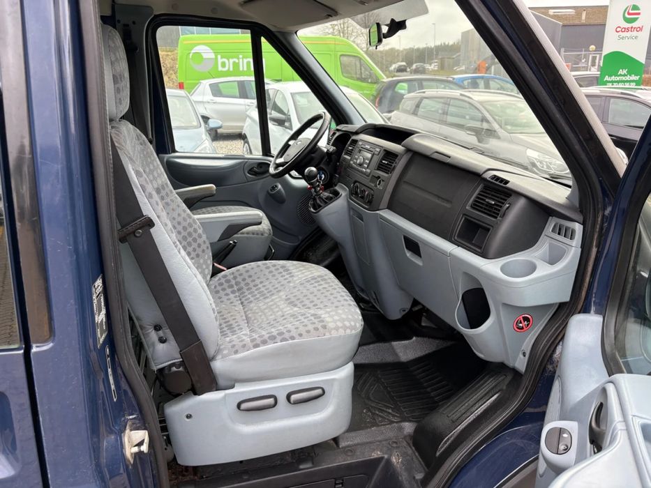 Ford Transit Euro 5. 85.000 km,cu lift pentru persoane cu dizabilitati
