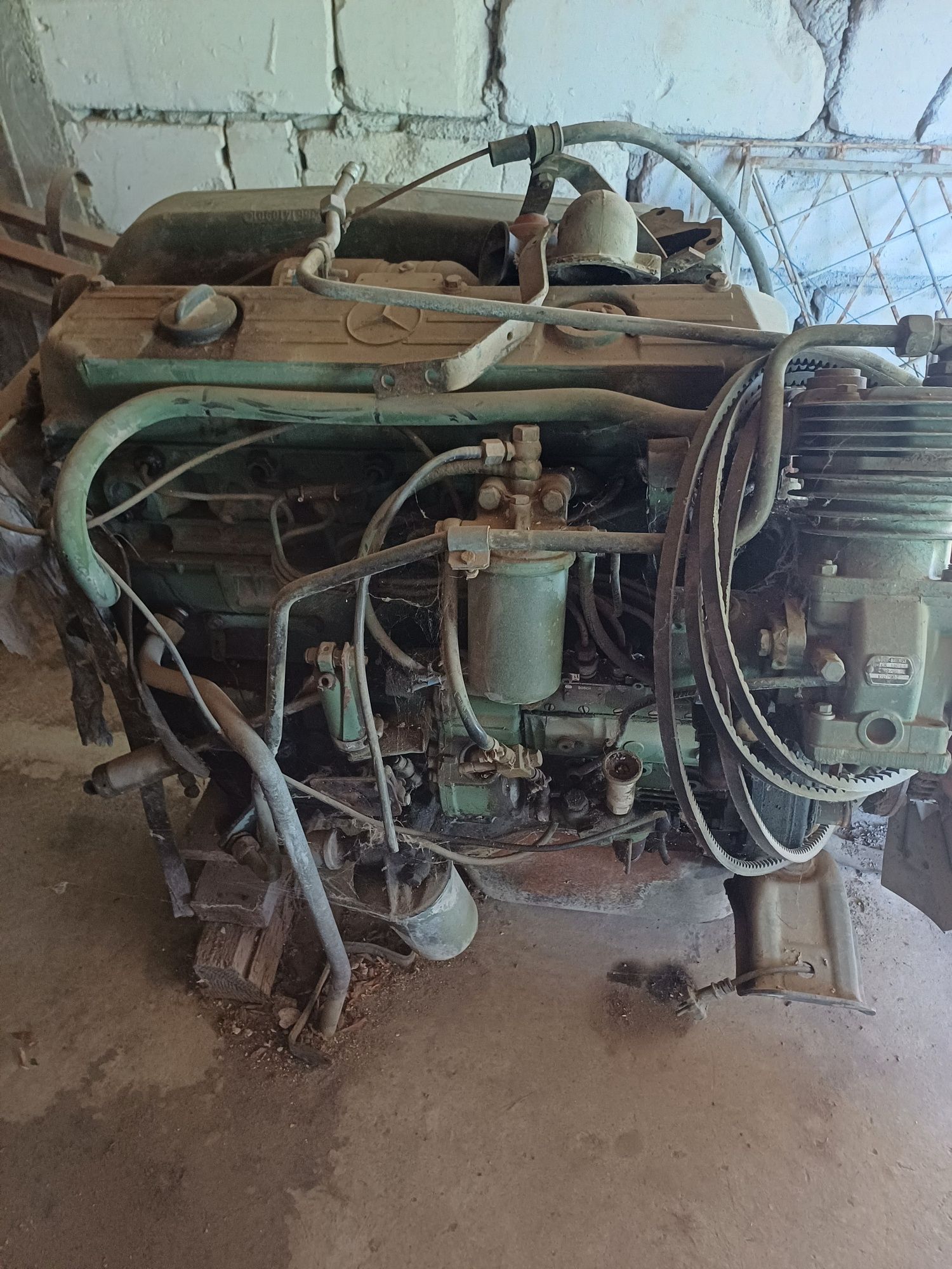 Vând sau dezmembrez motor Mercedes Atego 5600 cm²