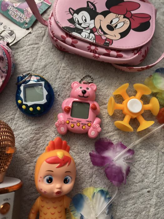 Лот от играчки за момиче