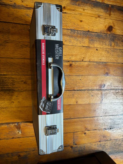 Продавам чисто нов барбекю комплект Grill Meister – 18 части