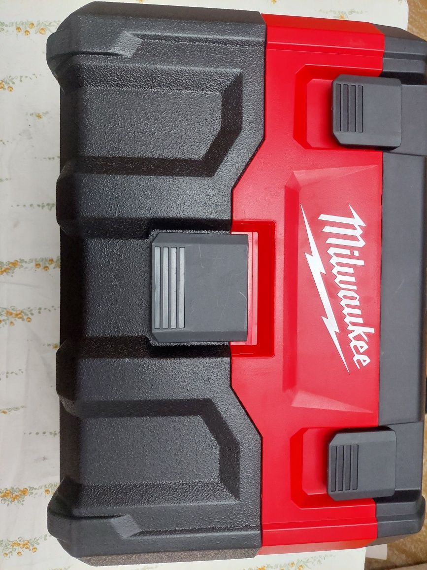 milwaukee aspirator si șoricel 2025 pe accumulatori m 18