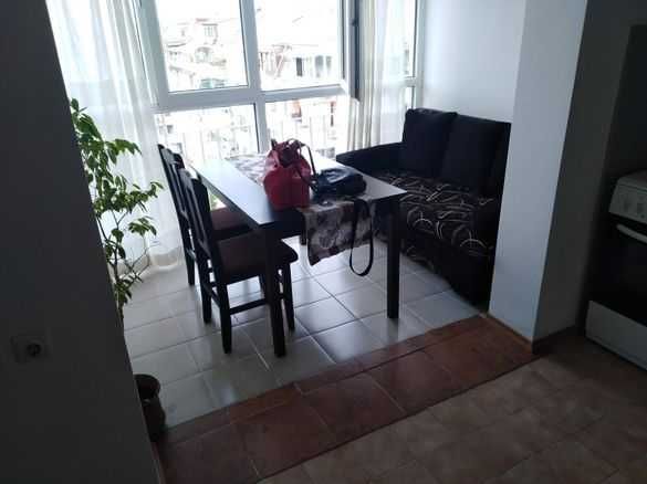 Дава се под наем Двустаен апартамент в Бургас, Център - 65 кв.м за 102 € - Снимка #3