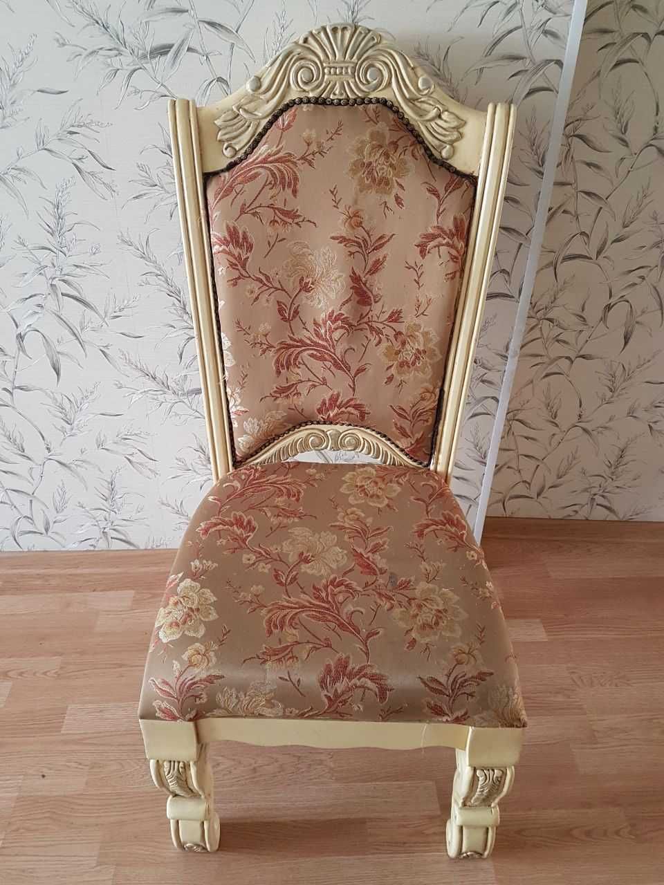 столовый гарнитур в стиле барокко (стол, стулья)