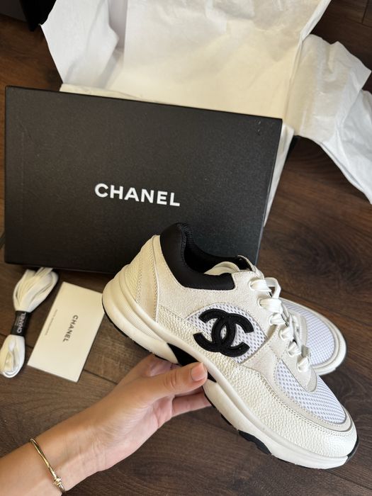 Chanel CC Runner
