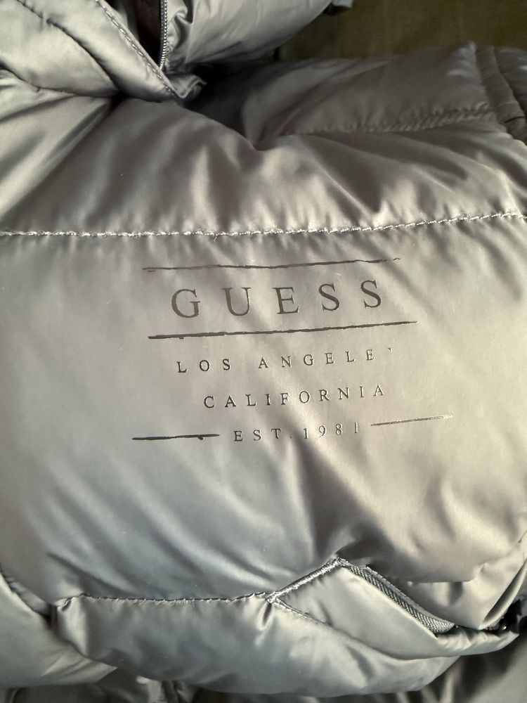 Продавам пухено яке guess