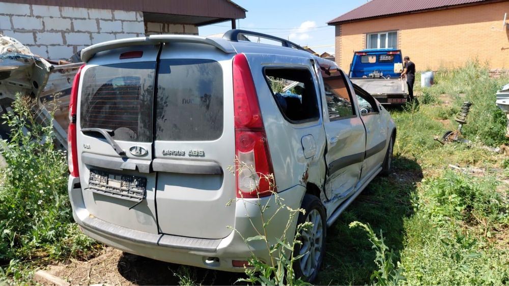 Продам Ладу Ларгус по запчастям