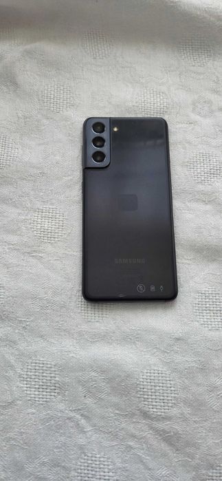 Продавам Samsung S21